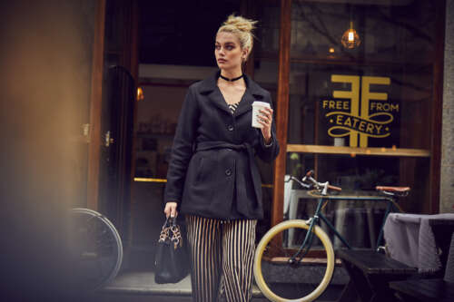 look_3_women_single_469