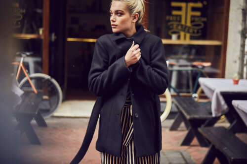 look_3_women_single_608